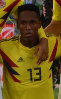 Yerry Mina en acción durante un partido de fútbol