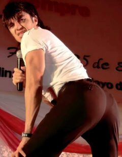 Adrián Uribe portraying El Vítor in 2008