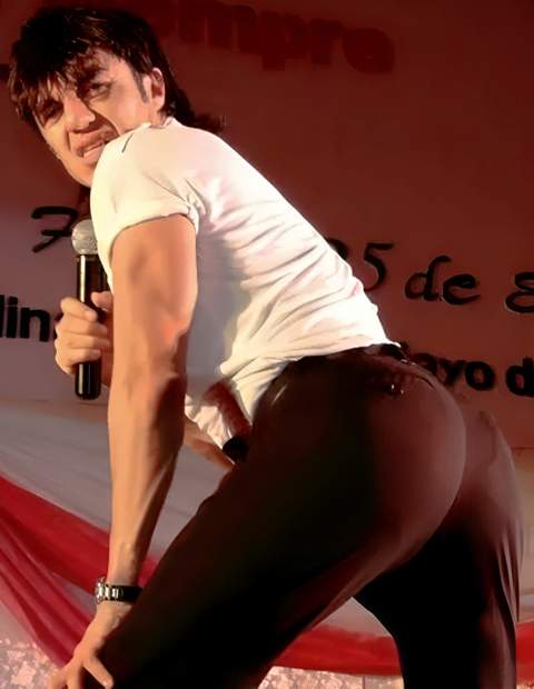 Adrián Uribe portraying El Vítor in 2008