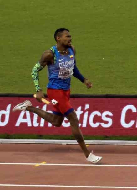 Anthony Zambrano compitiendo en relevos 4x400m en 2019