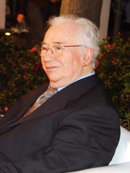 Retrato formal de Belisario Betancur en 2009