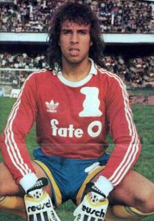 Carlos Navarro Montoya playing for Boca Juniors in 1988
