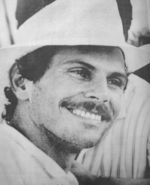 Retrato de Carlos Pizarro en 1990