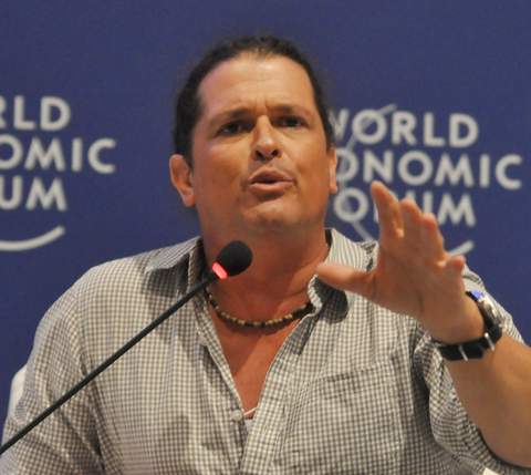 Carlos Vives hablando en el Foro Económico de 2010