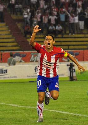 Giovanni Hernández en acción con el Junior