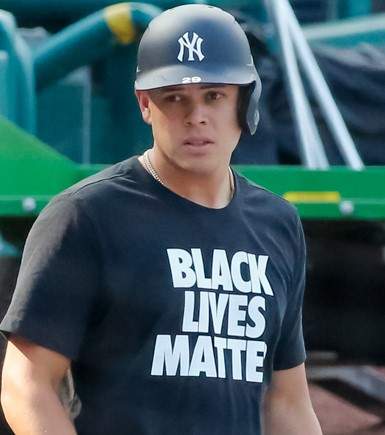 Giovanny Urshela en acción con los Yankees en 2020