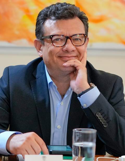 Hollman Morris en evento político en 2025