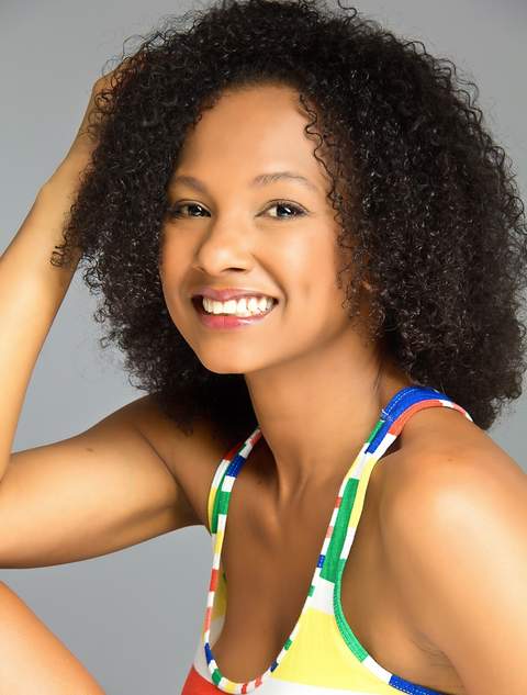 Indhira Serrano posando en 2012