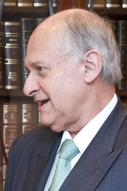 Retrato de Manuel Elkin Patarroyo, científico colombiano