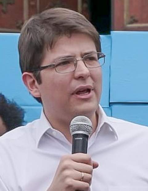 Miguel Uribe Turbay speaking at an event in 2019