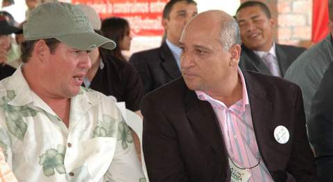 Vicente Castaño alongside Jesús Ignacio Roldán