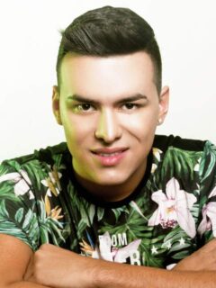 Yeison Jiménez singing during a 2016 performance