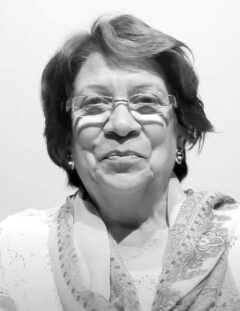 Aída Abella speaking at a political event in 2016