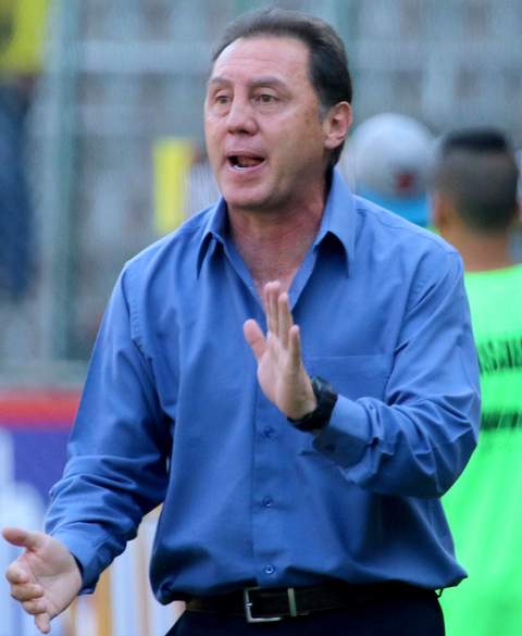Álex Aguinaga dirigiendo al Deportivo Cuenca en 2015