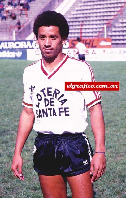 Ántony de Ávila jugando en Unión de Santa Fe en 1987