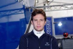 Carlos Muñoz compitiendo en Silverstone en 2011