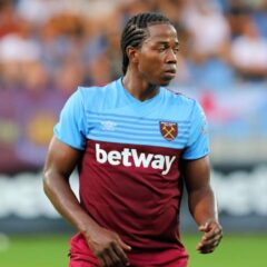 Carlos Sánchez jugando con West Ham en 2019