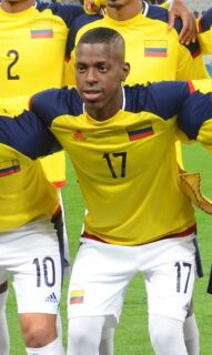 Cristian Borja playing football at the 2016 Olympics