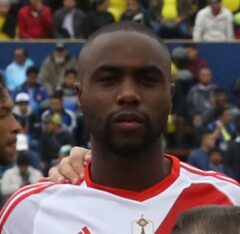 Éder Balanta playing for River Plate in 2016