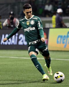 Eduard Atuesta jugando con Palmeiras en 2022
