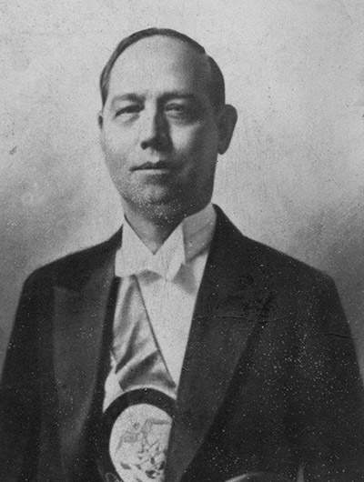 Retrato formal de Enrique Olaya Herrera, presidente de Colombia