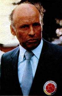 Gabriel Ochoa Uribe as football coach in 1985