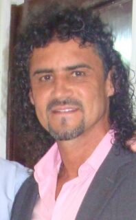 Leonel Álvarez as a football coach in 2010