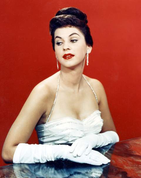 Luz Marina Zuluaga during a 1958 beauty pageant photoshoot