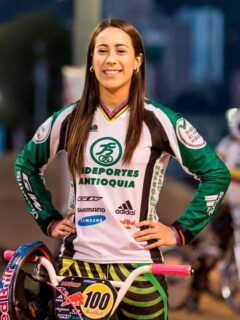Mariana Pajón posando como ciclista en 2013