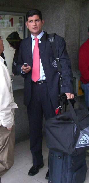 Óscar Ruiz officiating a football match in 2008