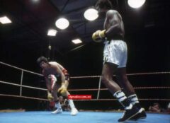 Rodrigo Valdez facing Carlos Monzón in 1977