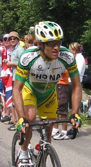 Santiago Botero compitiendo en el Tour de Francia 2005