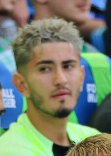 Steven Alzate jugando con Brighton en la pretemporada 2022