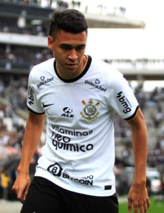 Víctor Cantillo en acción con Corinthians en 2022