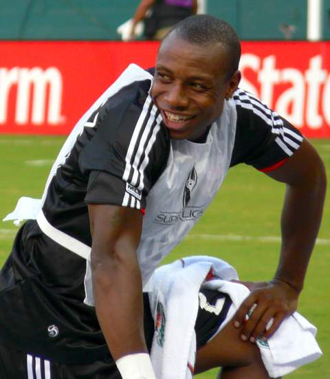Gonzalo Martínez calentando antes del partido en 2008