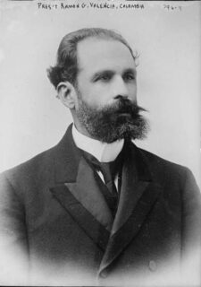 Retrato formal de Ramón González Valencia en 1909