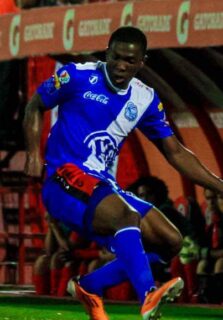 Edison Toloza en acción durante un partido