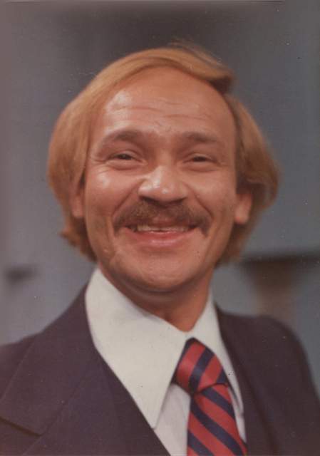 Hernando Casanova on the set of Los Pérez in 1978