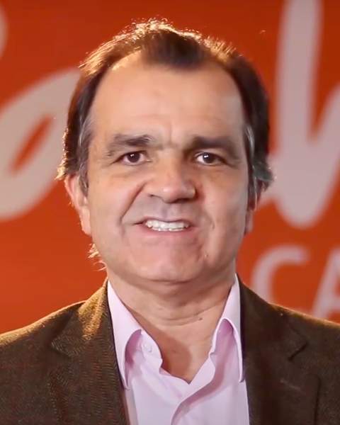 Óscar Iván Zuluaga speaking at Democratic Center event