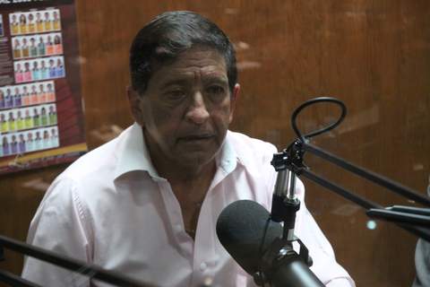 Polo Carrera durante una entrevista radial en 2012