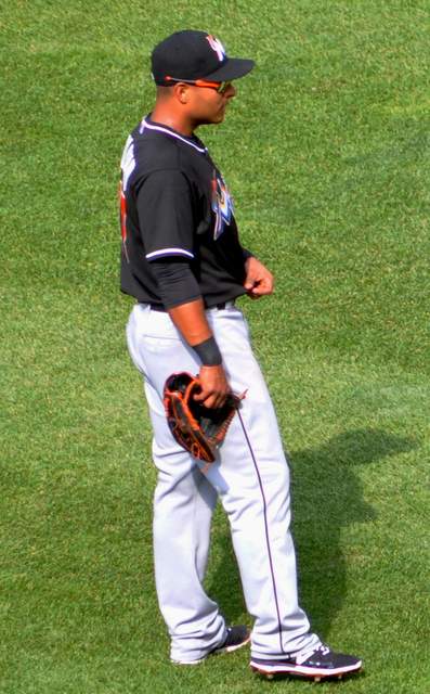 Donovan Solano jugando para los Marlins en 2015