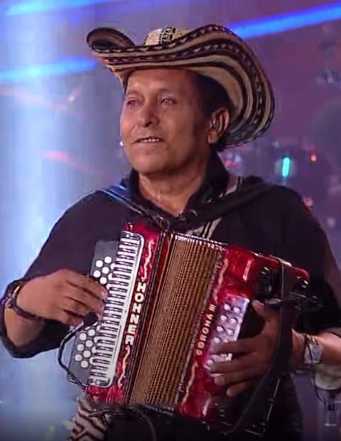 Egidio Cuadrado tocando el acordeón en 2014