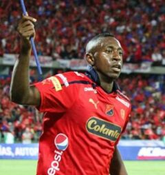 Juan Fernando Caicedo en acción durante un partido