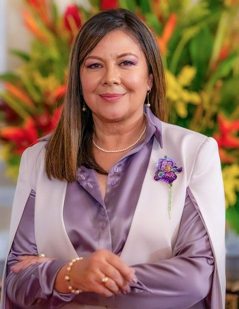Retrato oficial de Luz Adriana Camargo en 2024