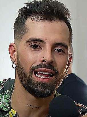 Mike Bahía actuando en vivo en 2019