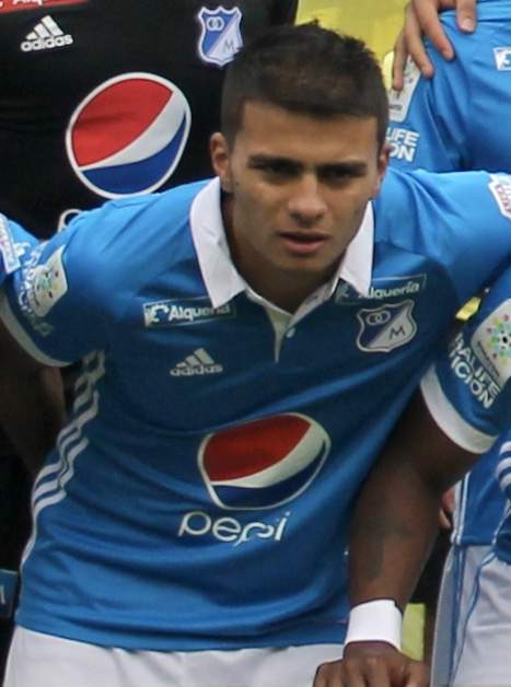 Jhon Duque en acción como mediocampista en 2017
