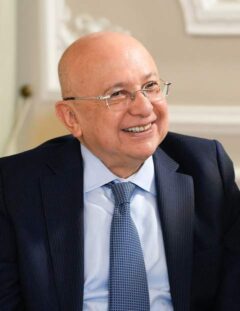 Luis Eduardo Montealegre en un evento oficial en 2025